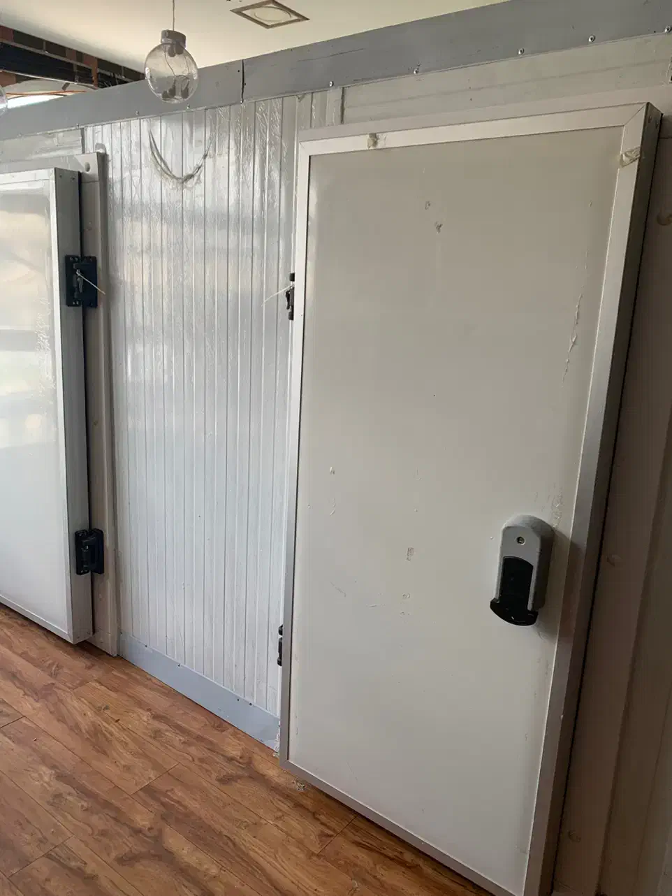 سردخانه|ماشین‌آلات صنعتی|فردیس, فردیس|دیوار