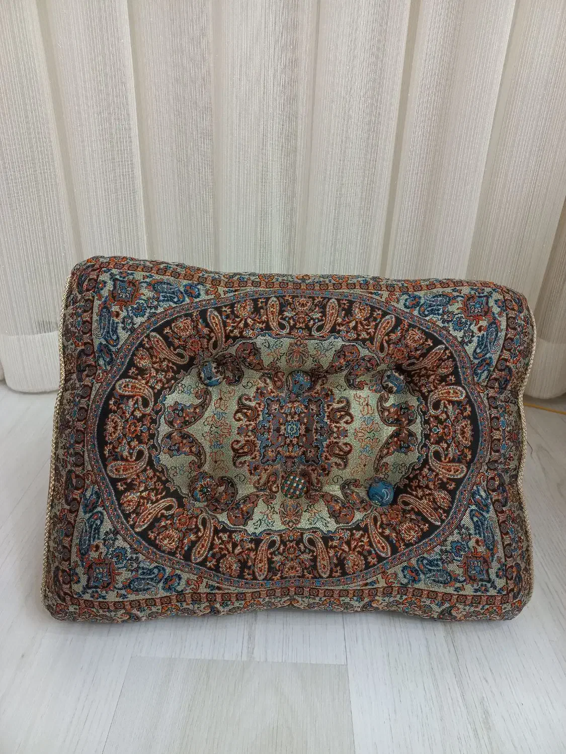 یک جفت پشتی مثلثی نو|پشتی|اردبیل, |دیوار