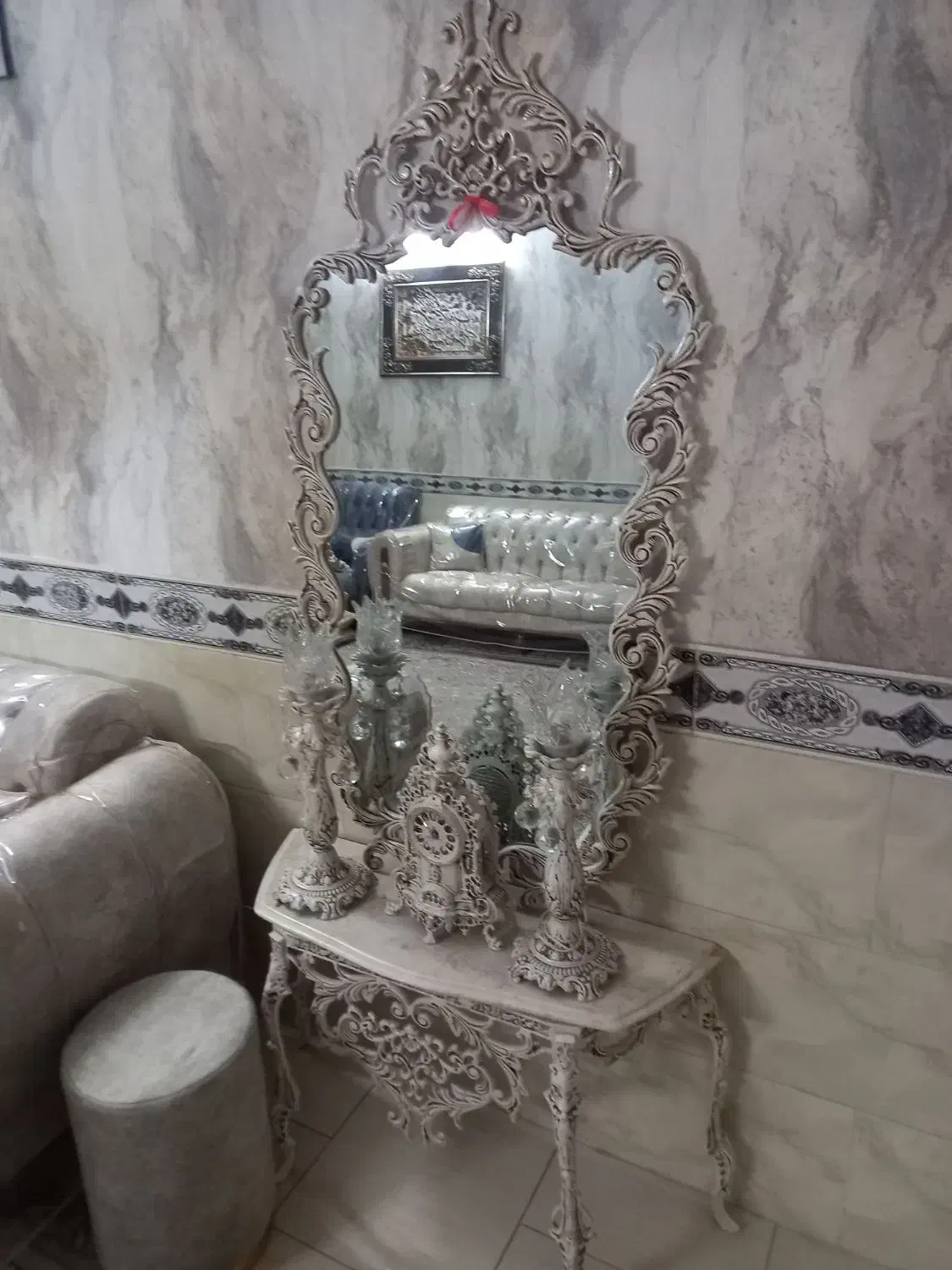 اینه شمدون|آینه|قرچک, زیبا شهر|دیوار