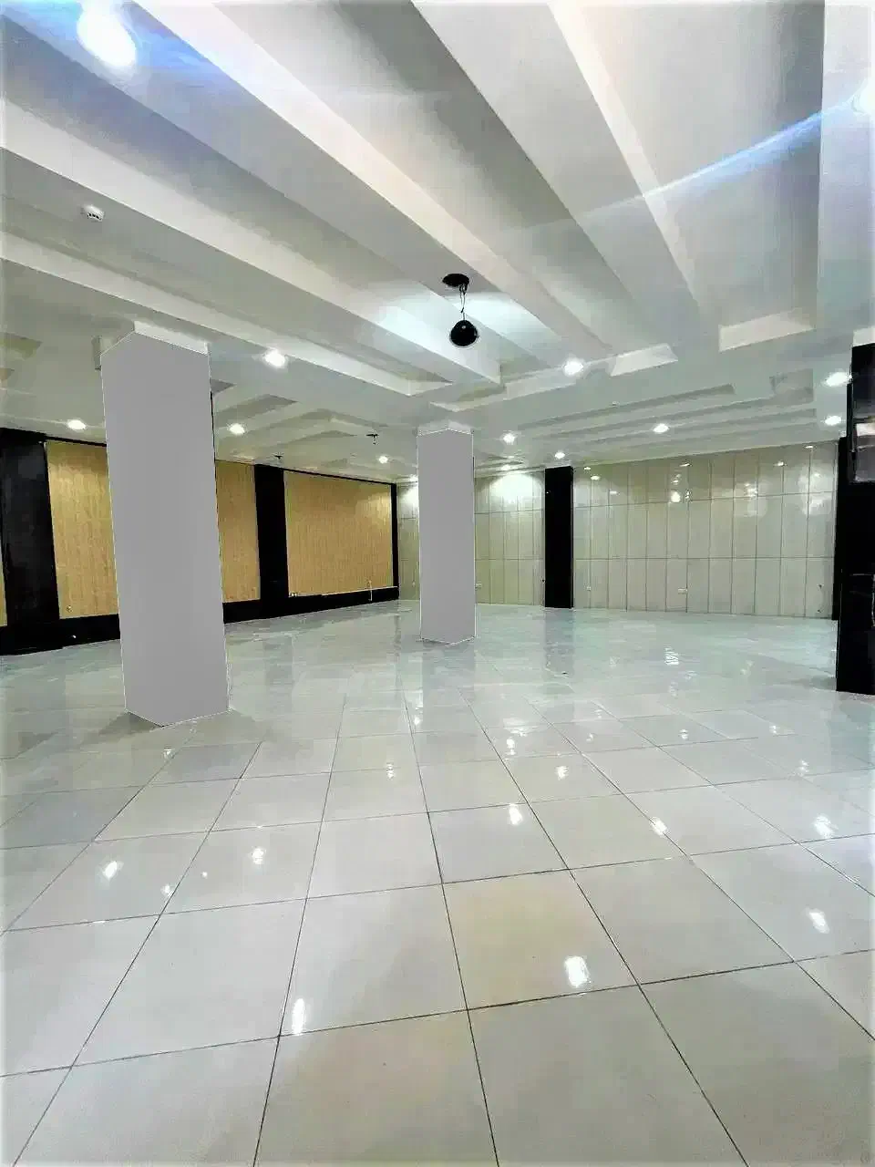 سالن تجاری 150 متر / لوکیشن سطح یک ولیعصر|اجارهٔ دفتر کار، اتاق اداری، مطب|تبریز, |دیوار