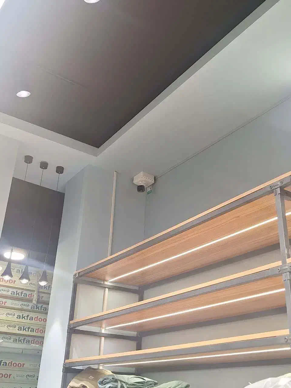 نصب دوربین مداربسته|خدمات پیشه و مهارت|فولادشهر, B4|دیوار