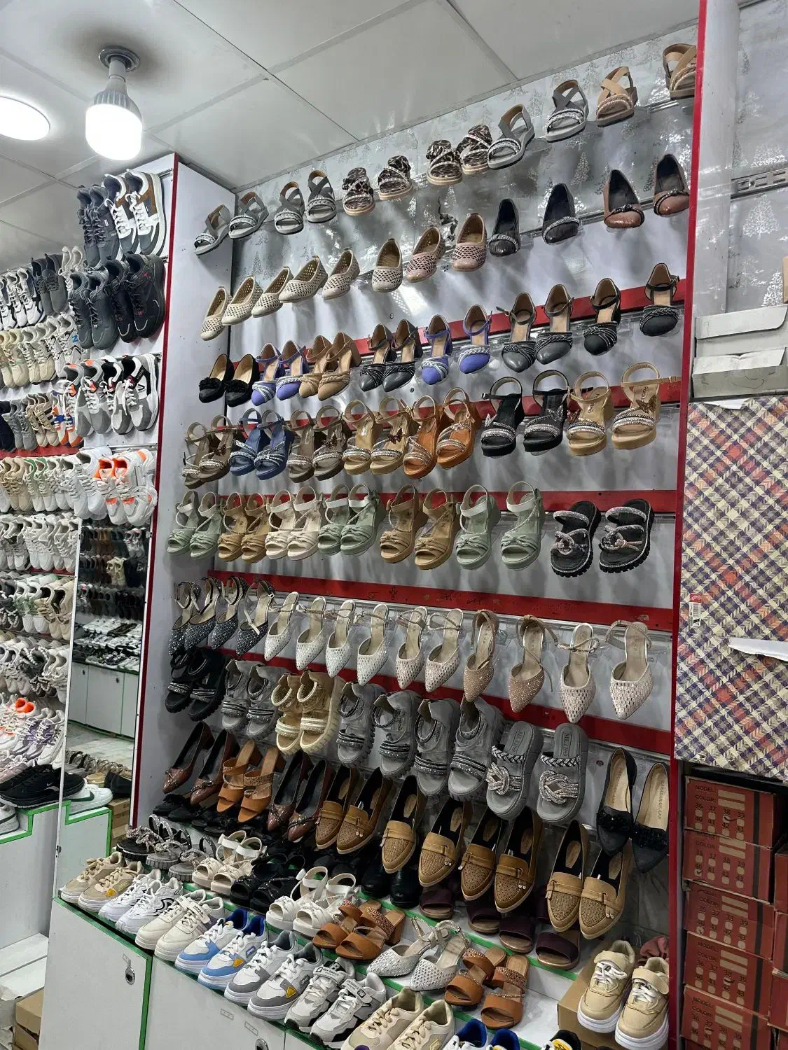 واگذاری کفش شاهرخ|اجارهٔ مغازه و غرفه|زاهدان, |دیوار