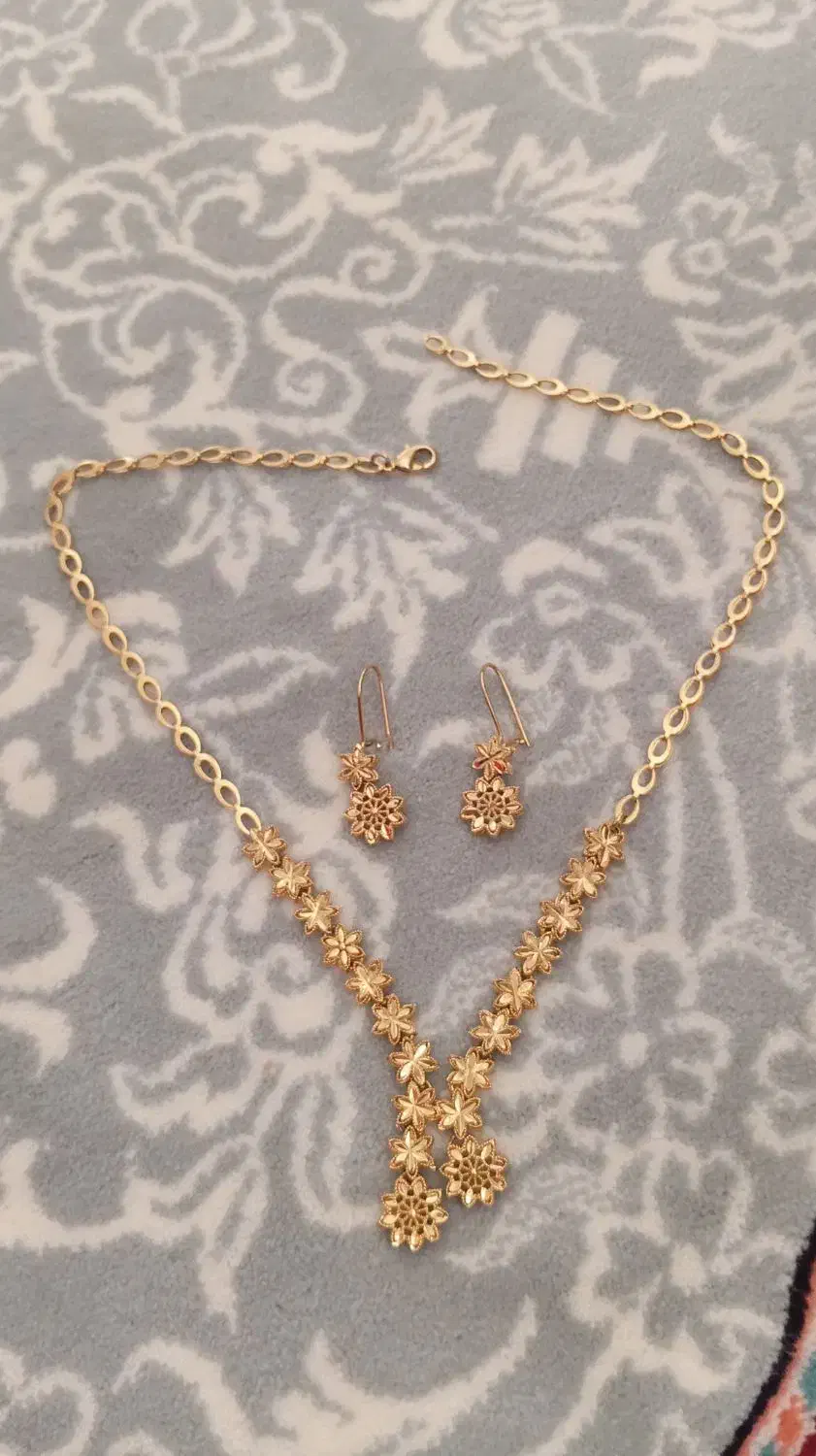 ست گردنبند و گوشواره طلاروس|بدلیجات|نیشابور, چاه بلند|دیوار