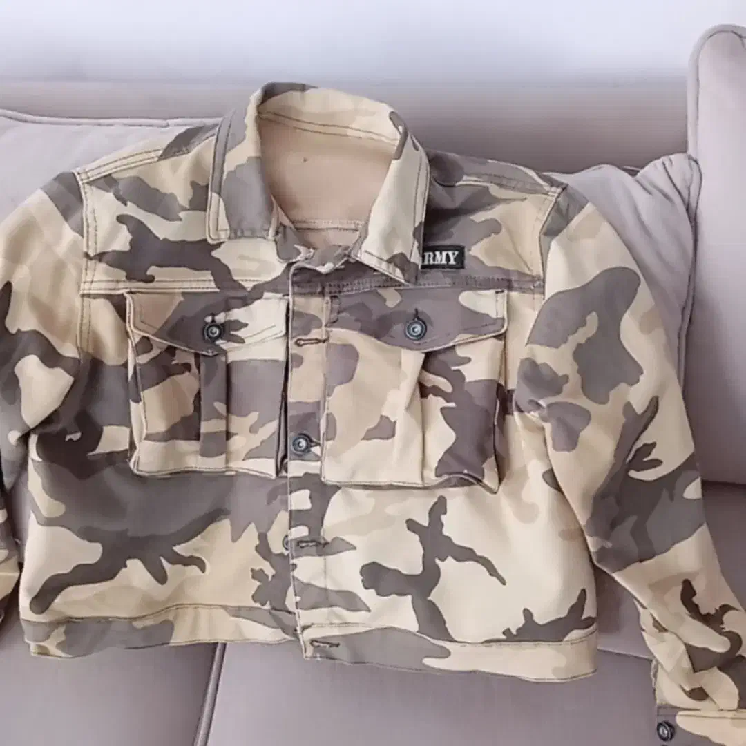 لباس|لباس|تاکستان, |دیوار