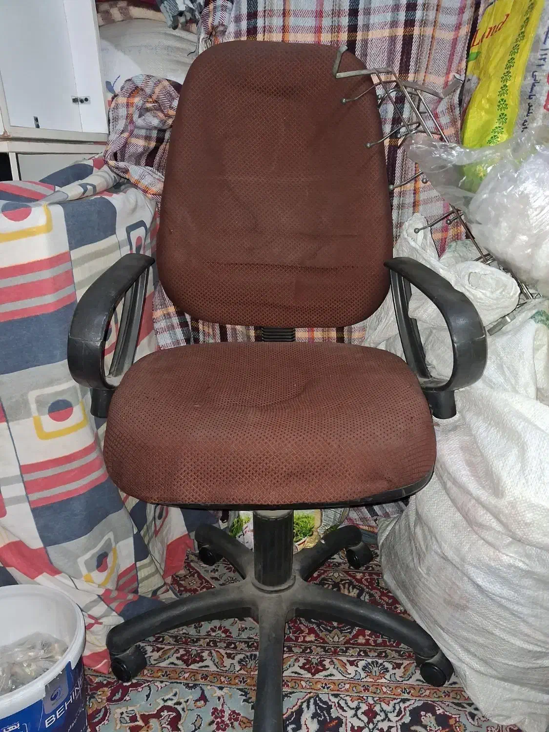 صندلی چرخشی|صندلی و نیمکت|فولادشهر, B4|دیوار