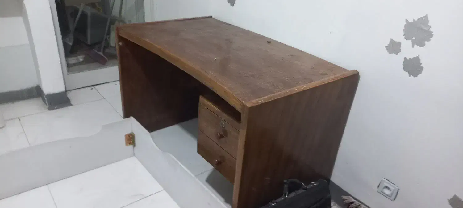 میز کامپیوتر|میز تحریر و کامپیوتر|فولادشهر, B1|دیوار