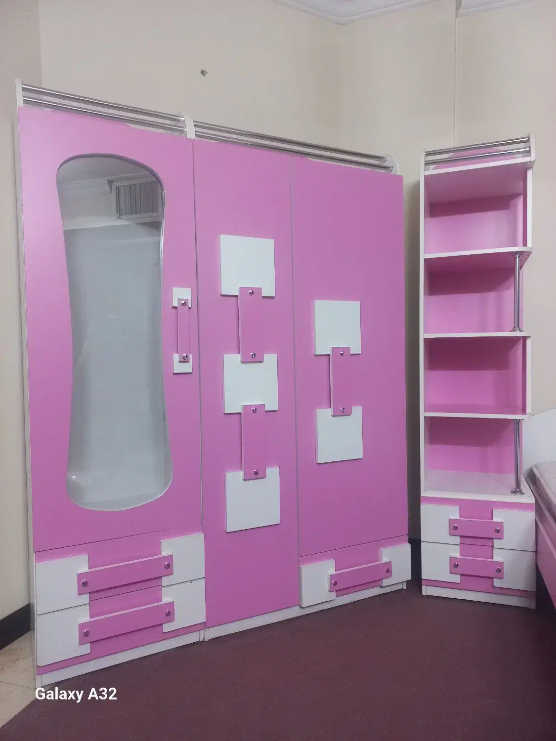 کمدبچه|جاکفشی، کمد، دراور|اصفهان, قلعه برتیانچی|دیوار