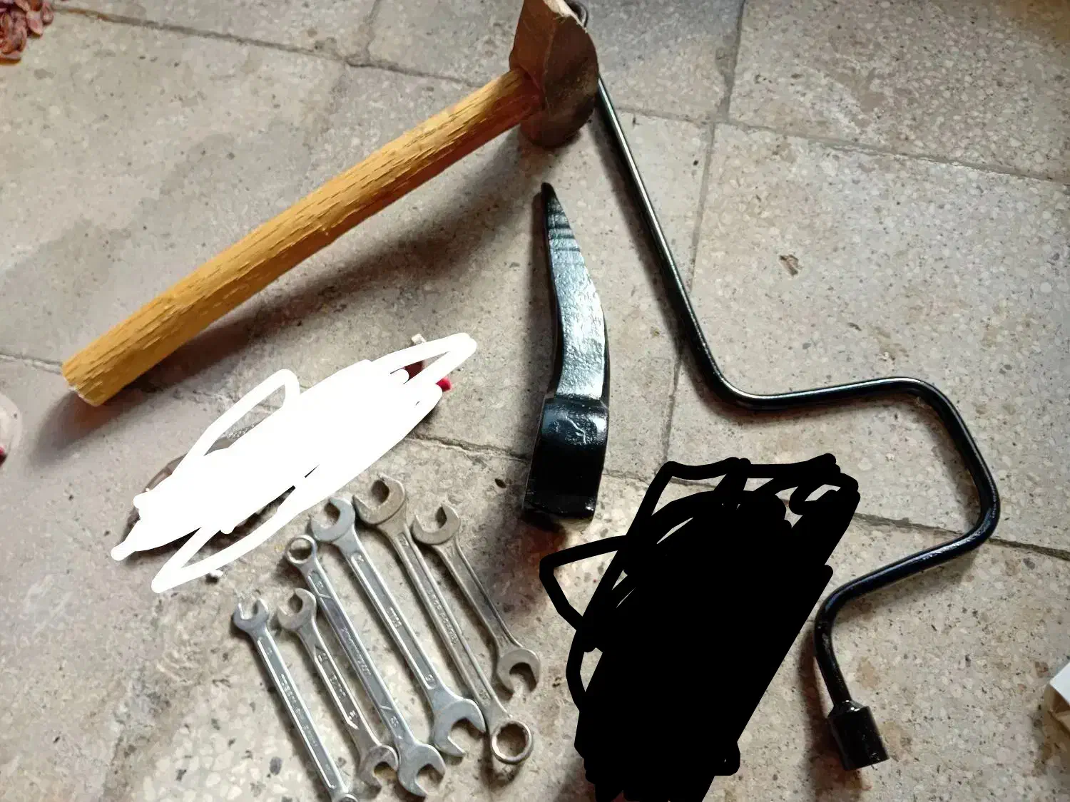 آچار،چکش،کلنگ،|ابزارآلات|نیشابور, شهرک رسولی|دیوار