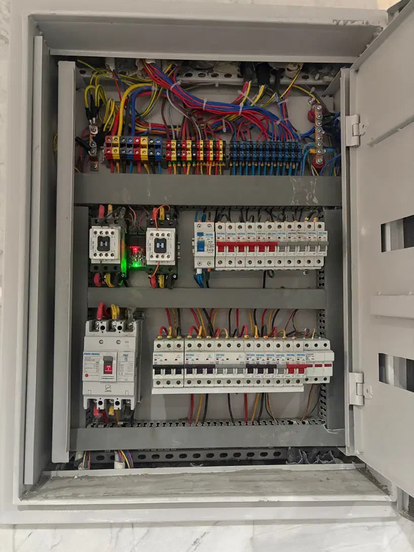 مونتاژ کار تابلو برق صنعتی|استخدام صنعتی، فنی، مهندسی|تهران, فردوسی|دیوار