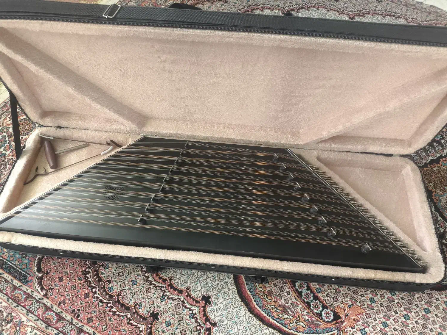 سنتور|سازهای سنتی|نوشین شهر, |دیوار