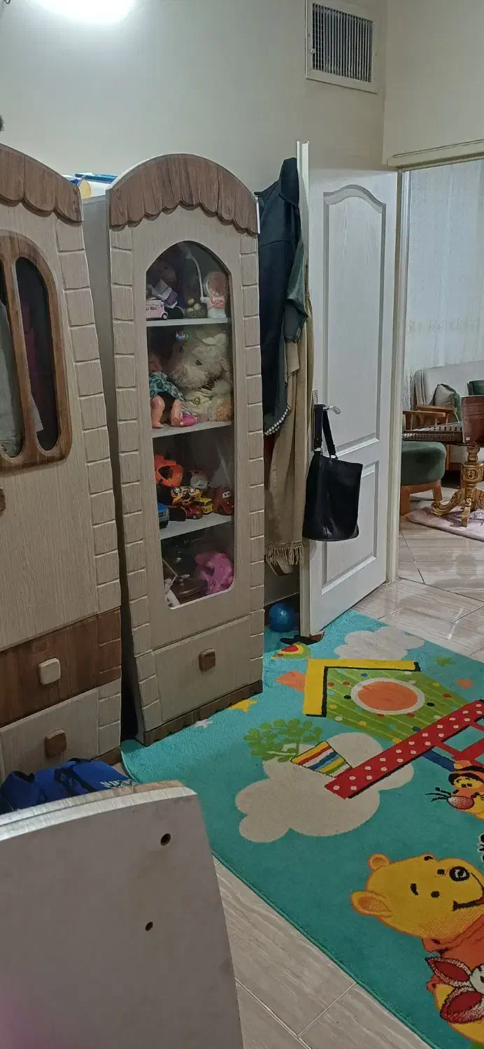 تخت۲نفره و دراور و۲تا پاتختی وتخت نوجوان وکمدلباس|تخت و سرویس خواب|مشکیندشت, |دیوار