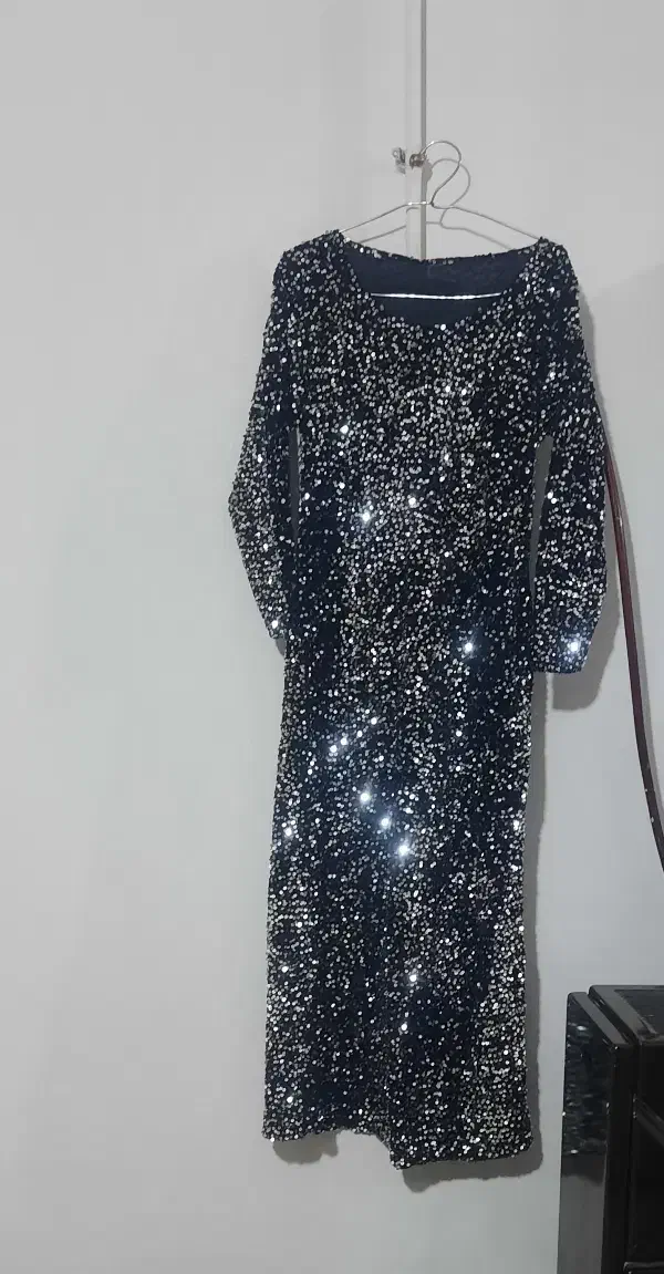 نو است|لباس|اقبالیه, |دیوار