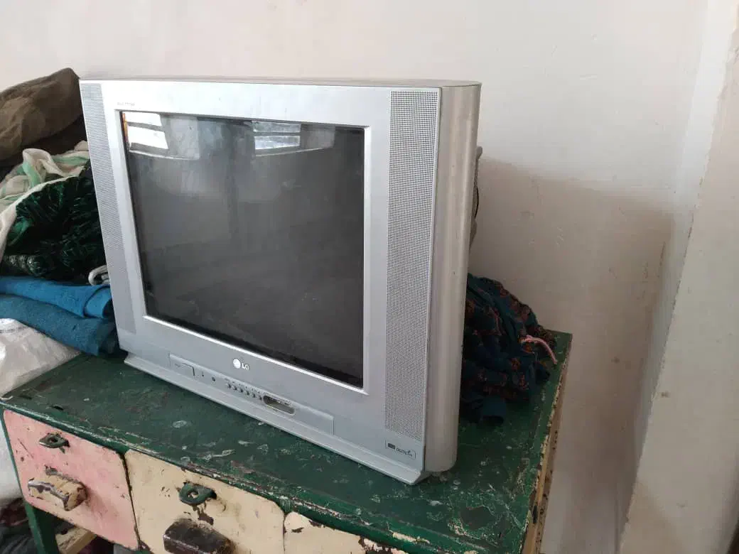 تلوزیون ۳۲اینچ|تلویزیون و پروژکتور|یاسوج, |دیوار