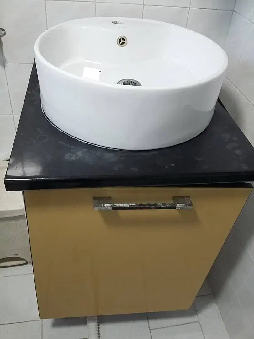 روشویی تمیز بهمراه کابینت|لوازم سرویس بهداشتی|رامسر, |دیوار