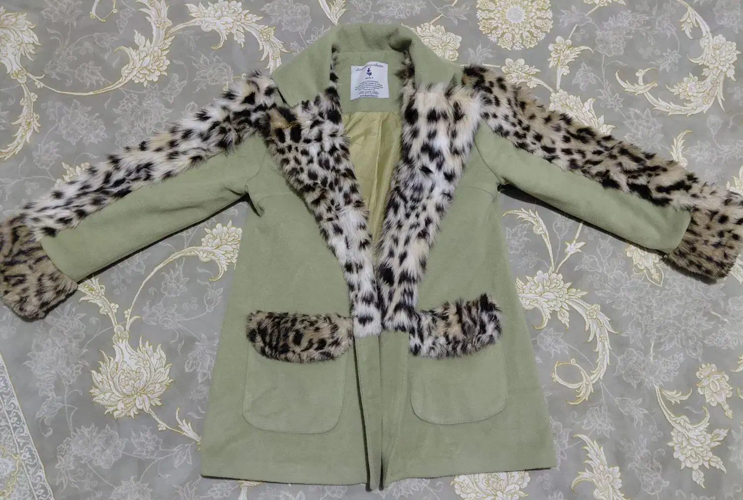 کاپشن|لباس|یاسوج, |دیوار