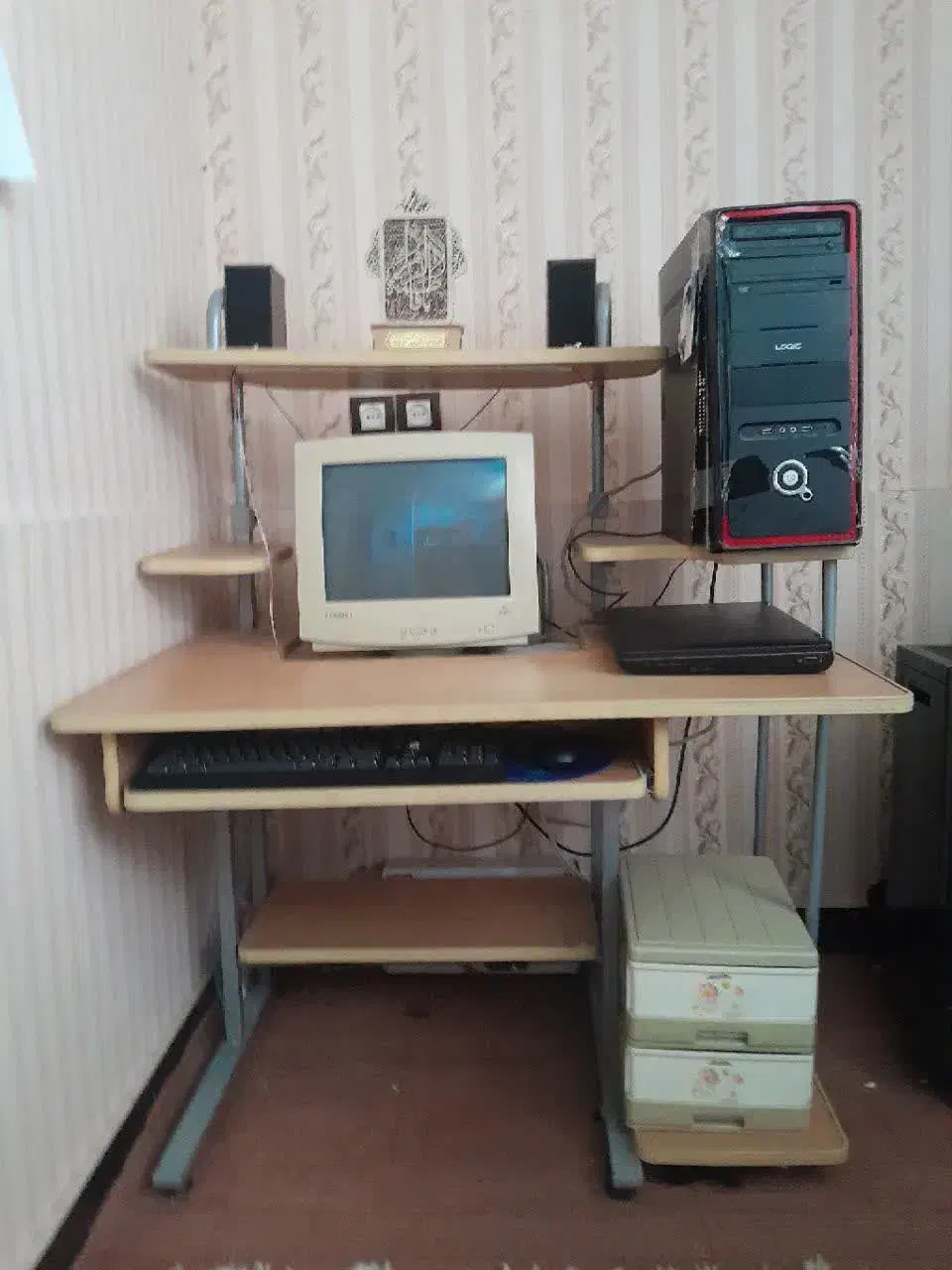 میز کامپیوتر ، کیس ، و مانیتور|رایانه رومیزی|اندیمشک, |دیوار