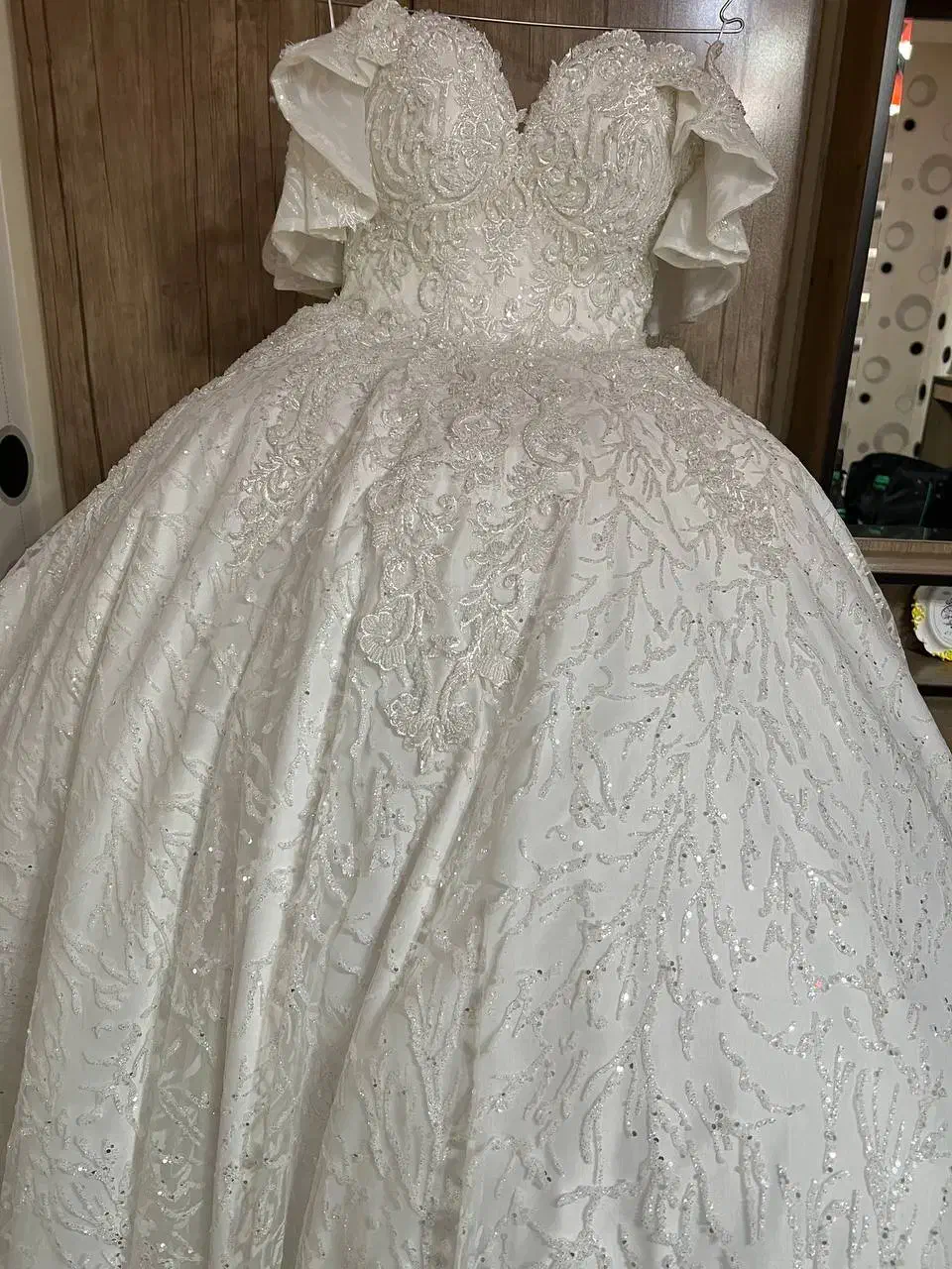 لباس عروس|لباس|ری, شهید غیوری (ابن باویه)|دیوار