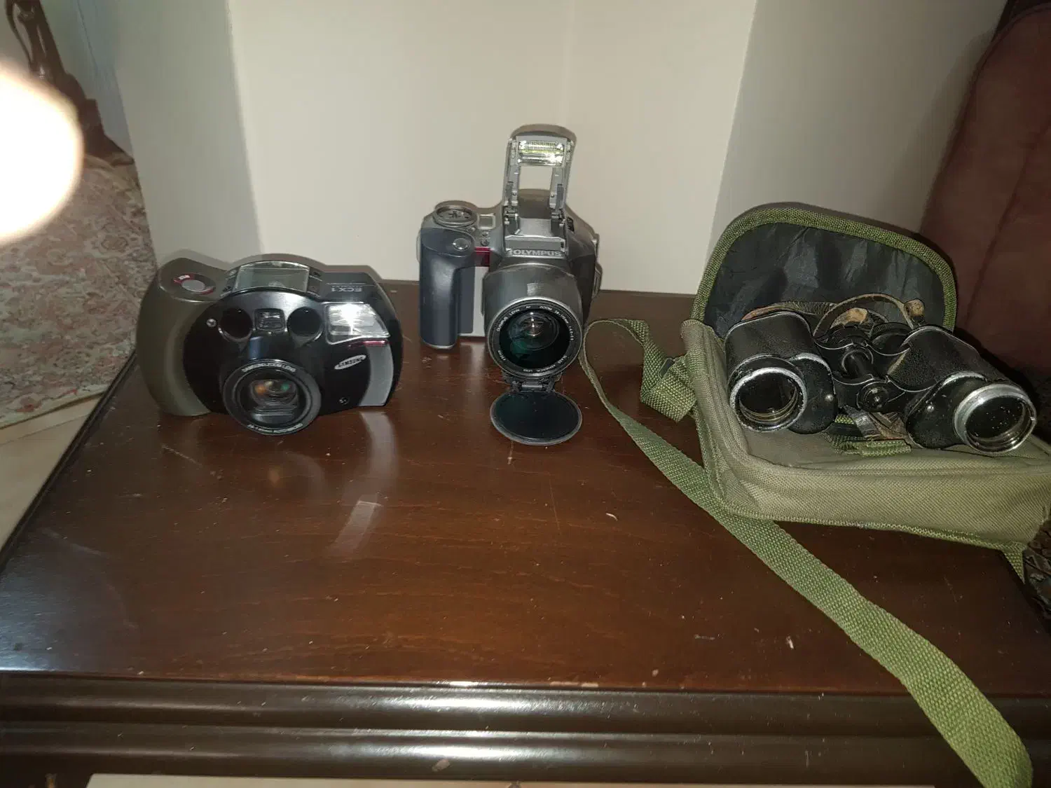 تعداد۱۷ دوربین ودوتا اپارات و۴ عدد واکمن قدیمی|دوربین عکاسی و فیلمبرداری|تهران, فردوسی|دیوار