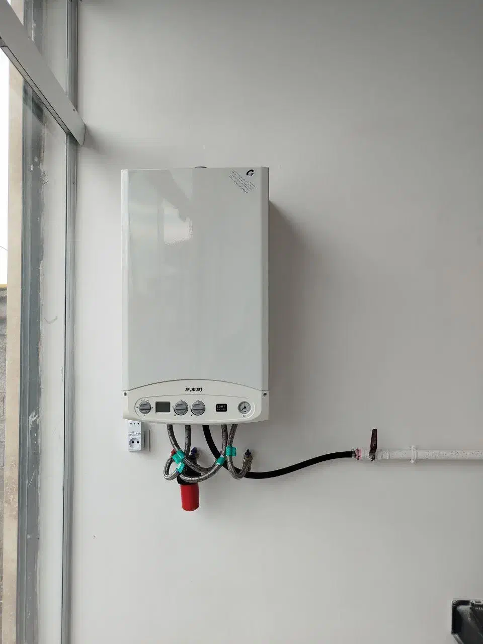 پکیج L24|آبگرمکن، پکیج، شوفاژ|رشت, باهنر|دیوار