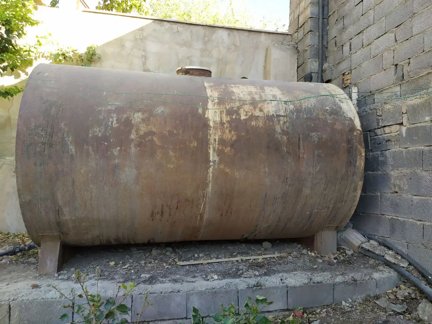 تانکر ۱۰ هزار لیتری ورق ضخیم سالم بدون سوراخ|مصالح و تجهیزات ساختمان|سنندج, |دیوار