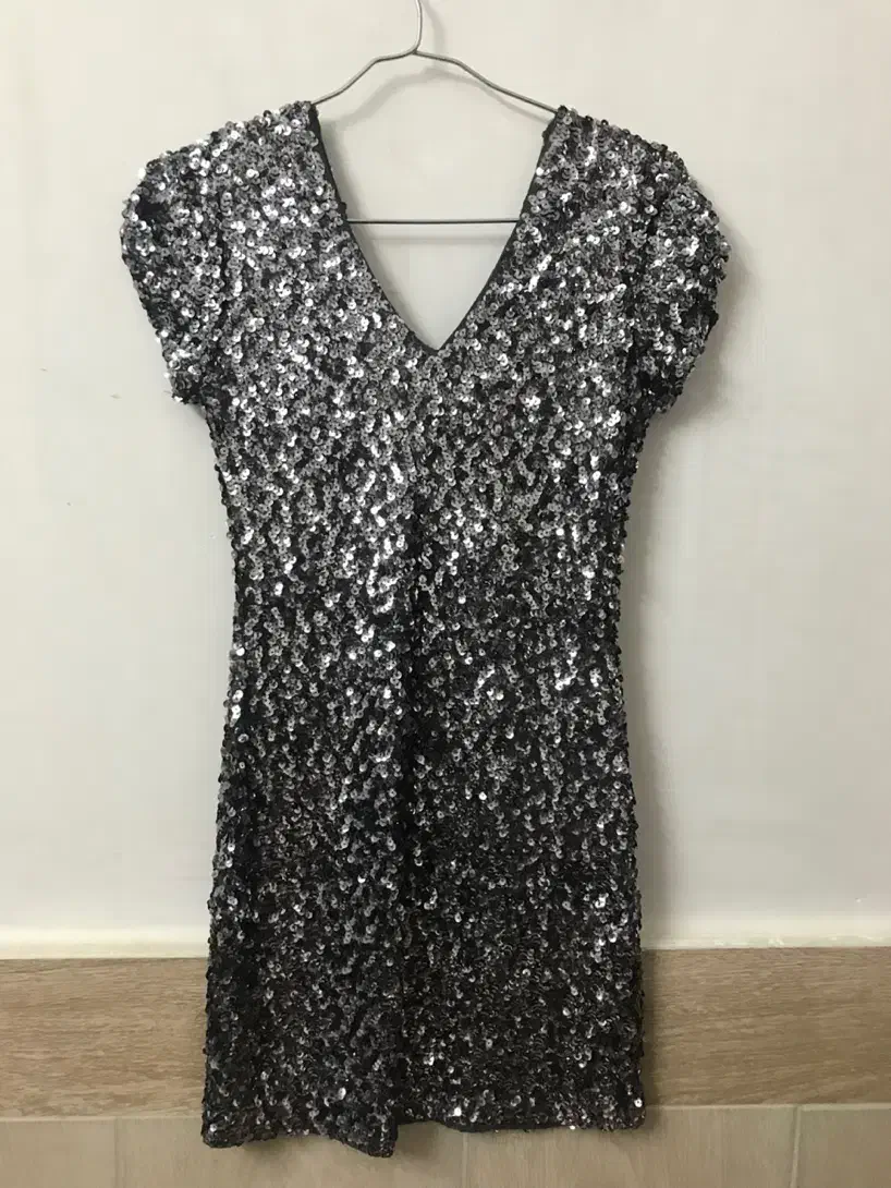 لباس مجلسی|لباس|گرگان, |دیوار