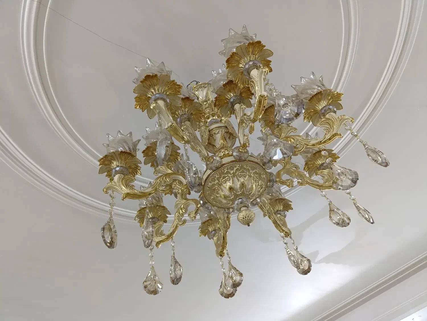 لوستر نو و سالم فقط بخاطر مشکل مالی میفروشم|لوستر و چراغ آویز|قم, زنبیل آباد|دیوار