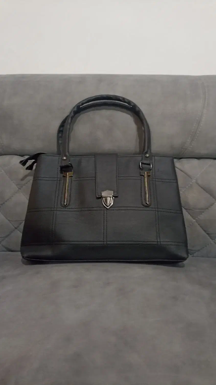 کیف|کیف، کفش، کمربند|گلبهار, شهر جدید گلبهار|دیوار