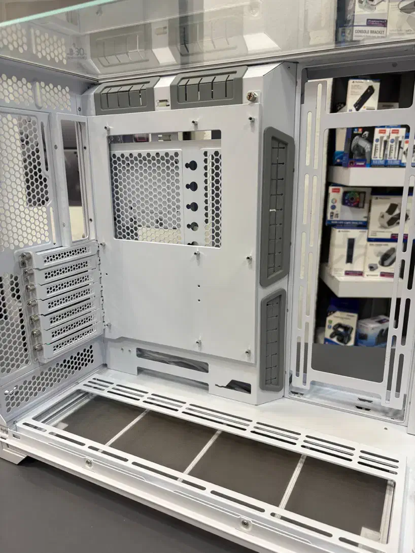 کیس Lian Li O11 VISION|قطعات و لوازم جانبی رایانه|تهران, مرزداران|دیوار