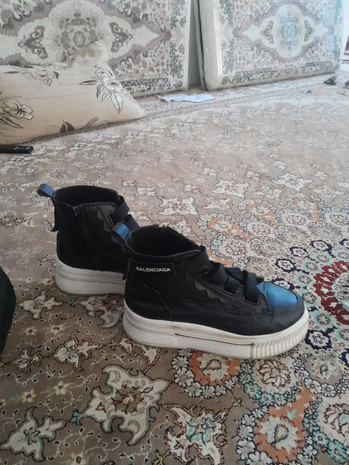 نیم بوت بالنسیا گا سالم بدون پارگی سایز ۴۰|کیف، کفش، کمربند|کوهدشت, |دیوار