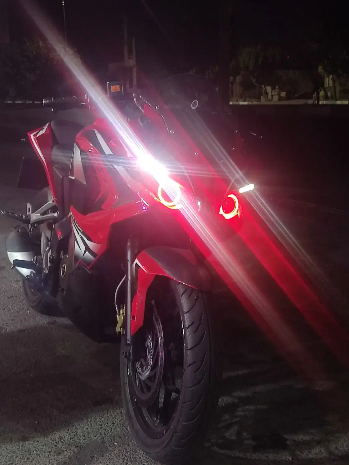 rs 200|موتورسیکلت|اندیشه, اندیشه فاز ۳|دیوار