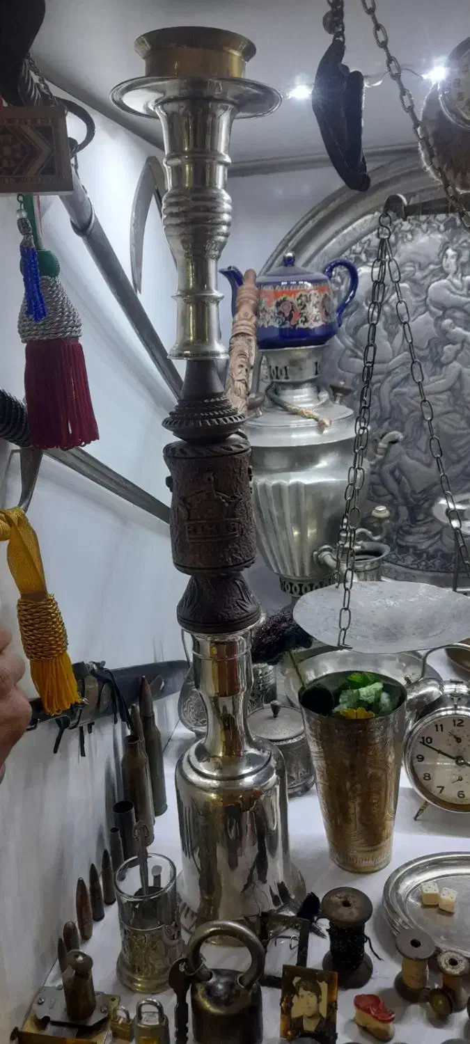 ویترین خاطرات قدیم|کلکسیون اشیاء عتیقه|قم, شاد قلی|دیوار