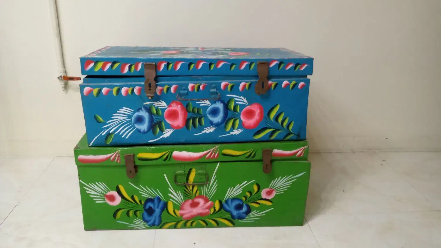 چمدان|کلکسیون اشیاء عتیقه|اصفهان, کوجان|دیوار