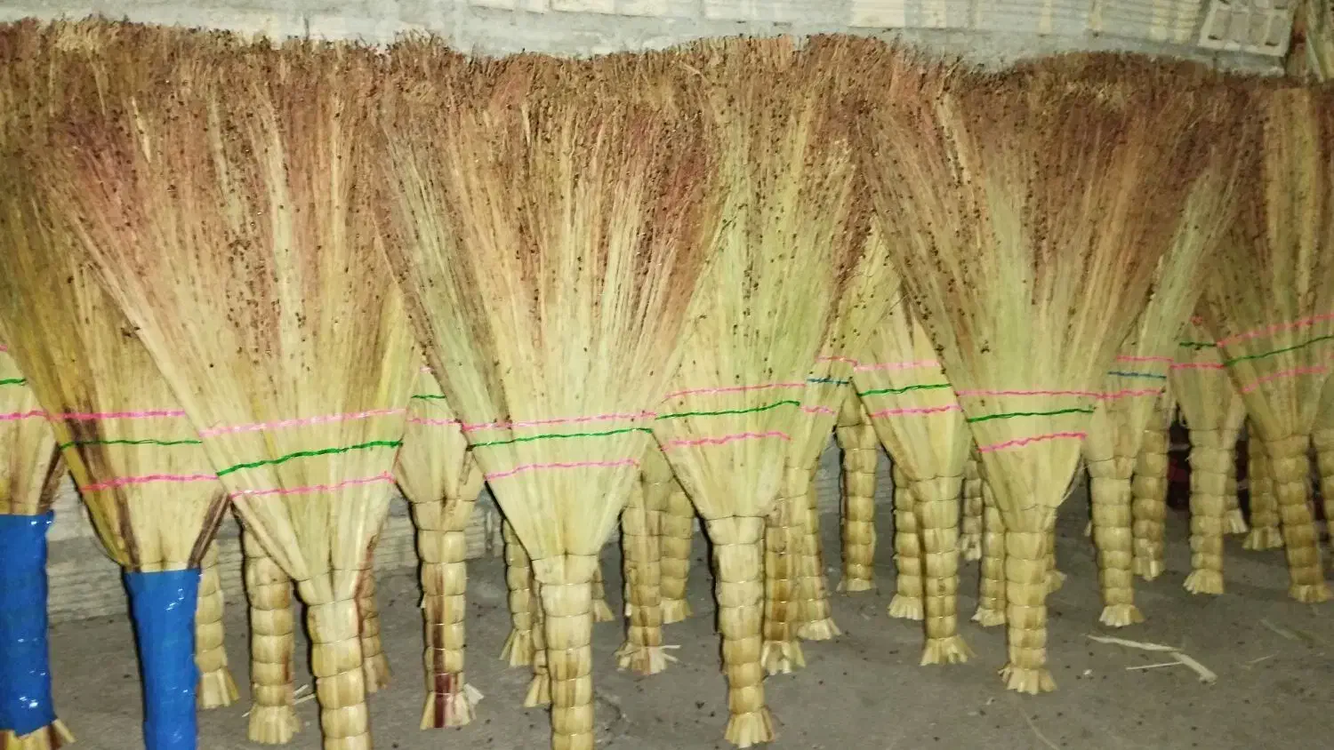 جارو قرمز پربار  درجه 1|لوازم نظافت|کوهدشت, |دیوار