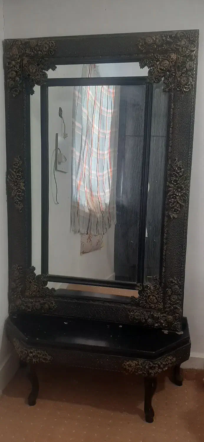 آینه|آینه|خرمشهر, |دیوار