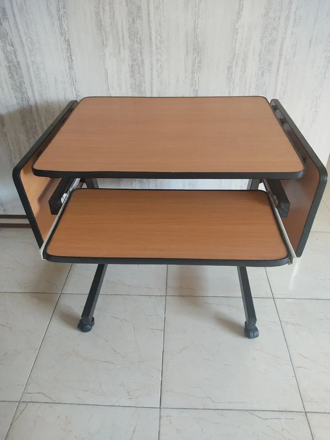 میز کامپیوتر نو و سالم بدون هیچ ضربه و شکستگی|میز تحریر و کامپیوتر|اصفهان, رزمندگان|دیوار
