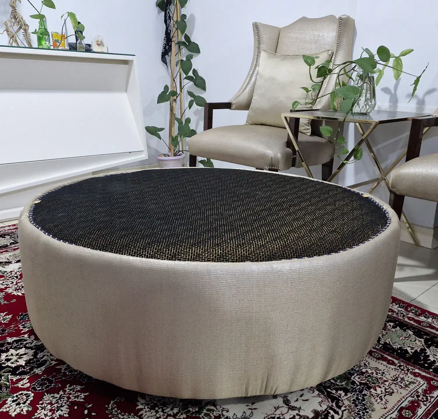 پاف پارچه ای  جلو مبلی گرد|مبلمان خانگی و میز عسلی|رباط‌کریم, مسکن مهر آبشناسان|دیوار