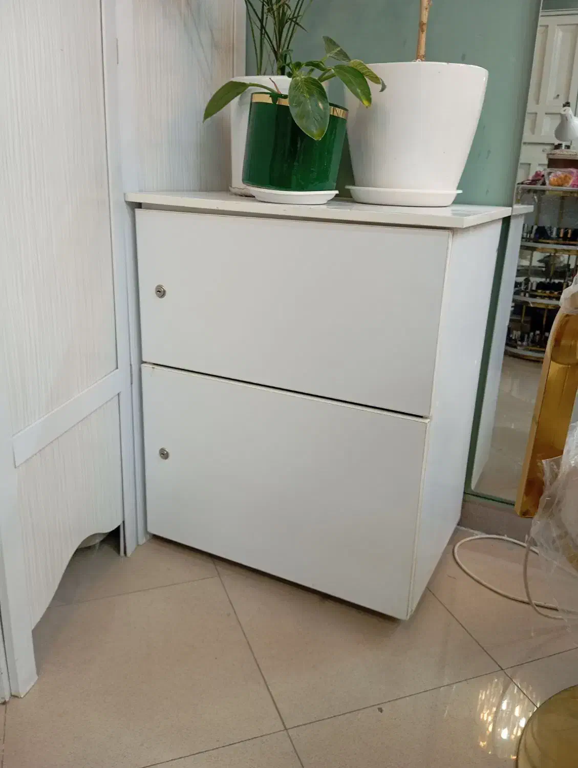 پارتیشن نیمکت ترولی|آرایشگاه و سالنهای زیبایی|کرمان, |دیوار