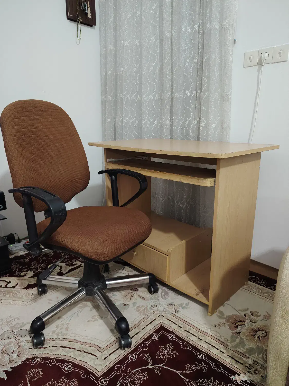 میز و صندلی کامپیوتر|میز تحریر و کامپیوتر|سقز, |دیوار