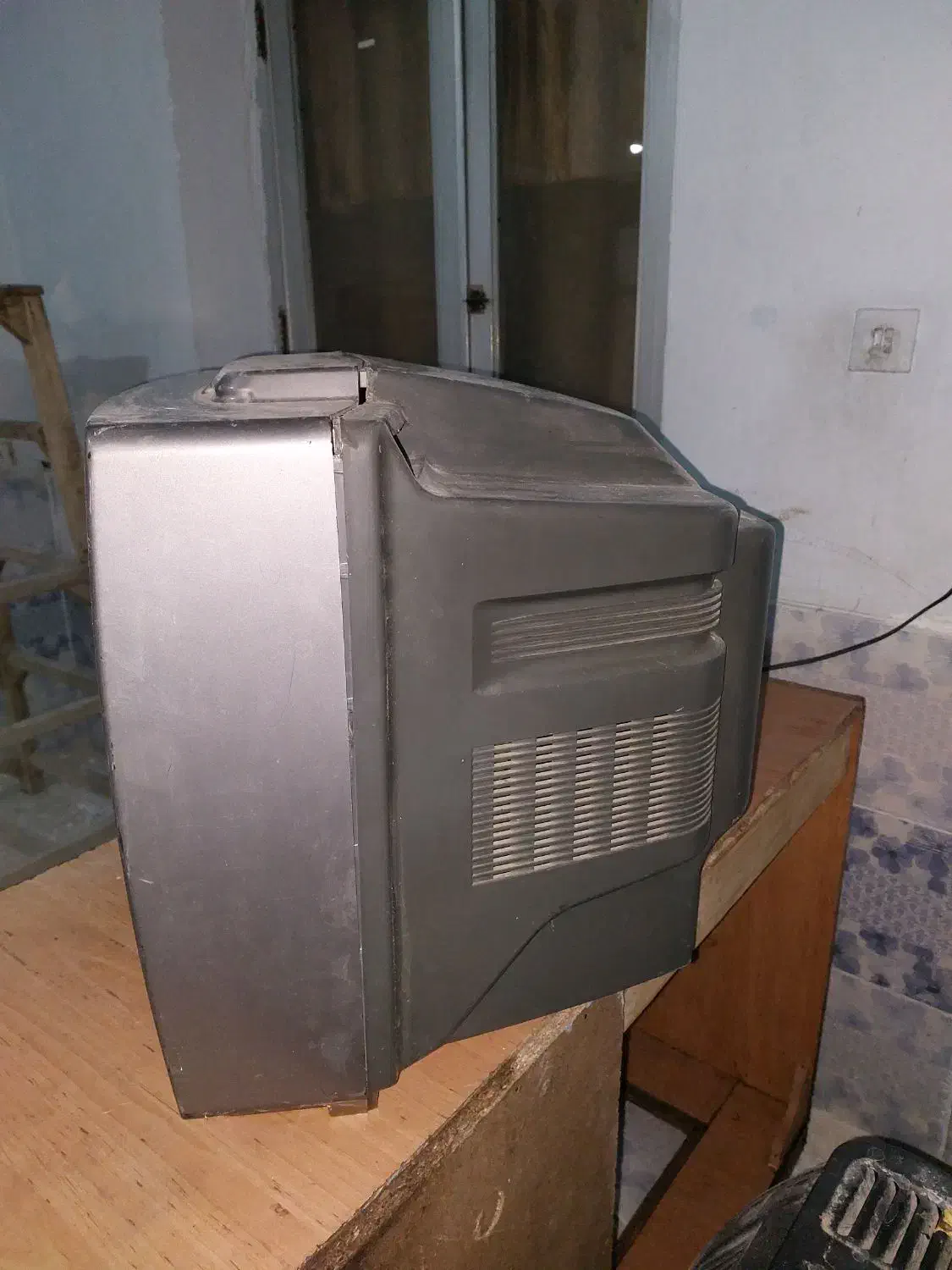 تلویزیون شهاب|تلویزیون و پروژکتور|میانه, |دیوار