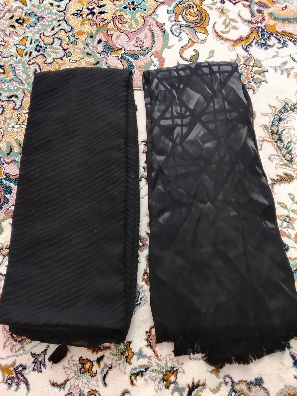 تعدادی شال|لباس|اراک, |دیوار