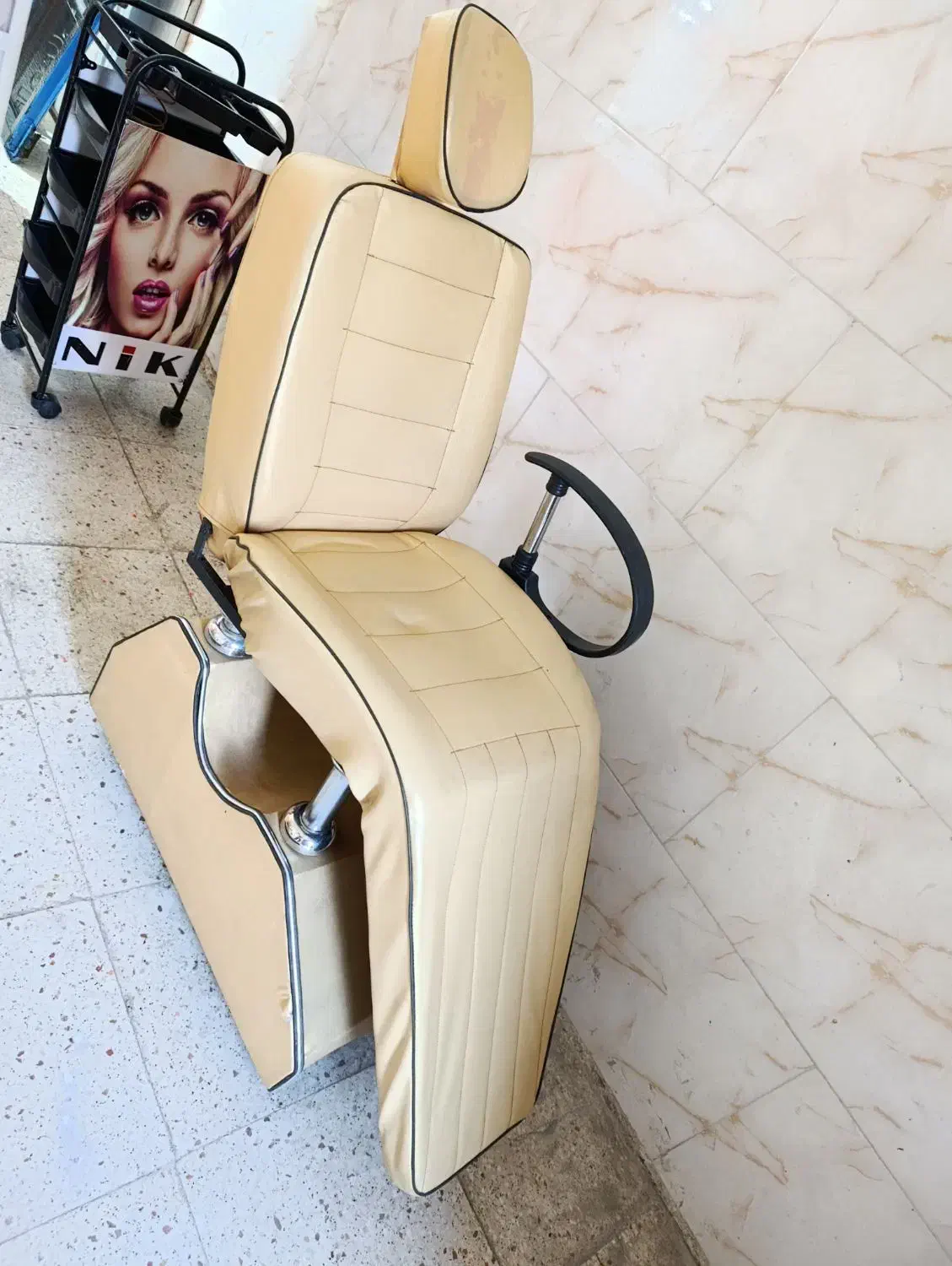 صندلی اصلاح،پارتیشن،ترولی،صندلی تختشو در حد نو|آرایشگاه و سالنهای زیبایی|بهارستان, |دیوار