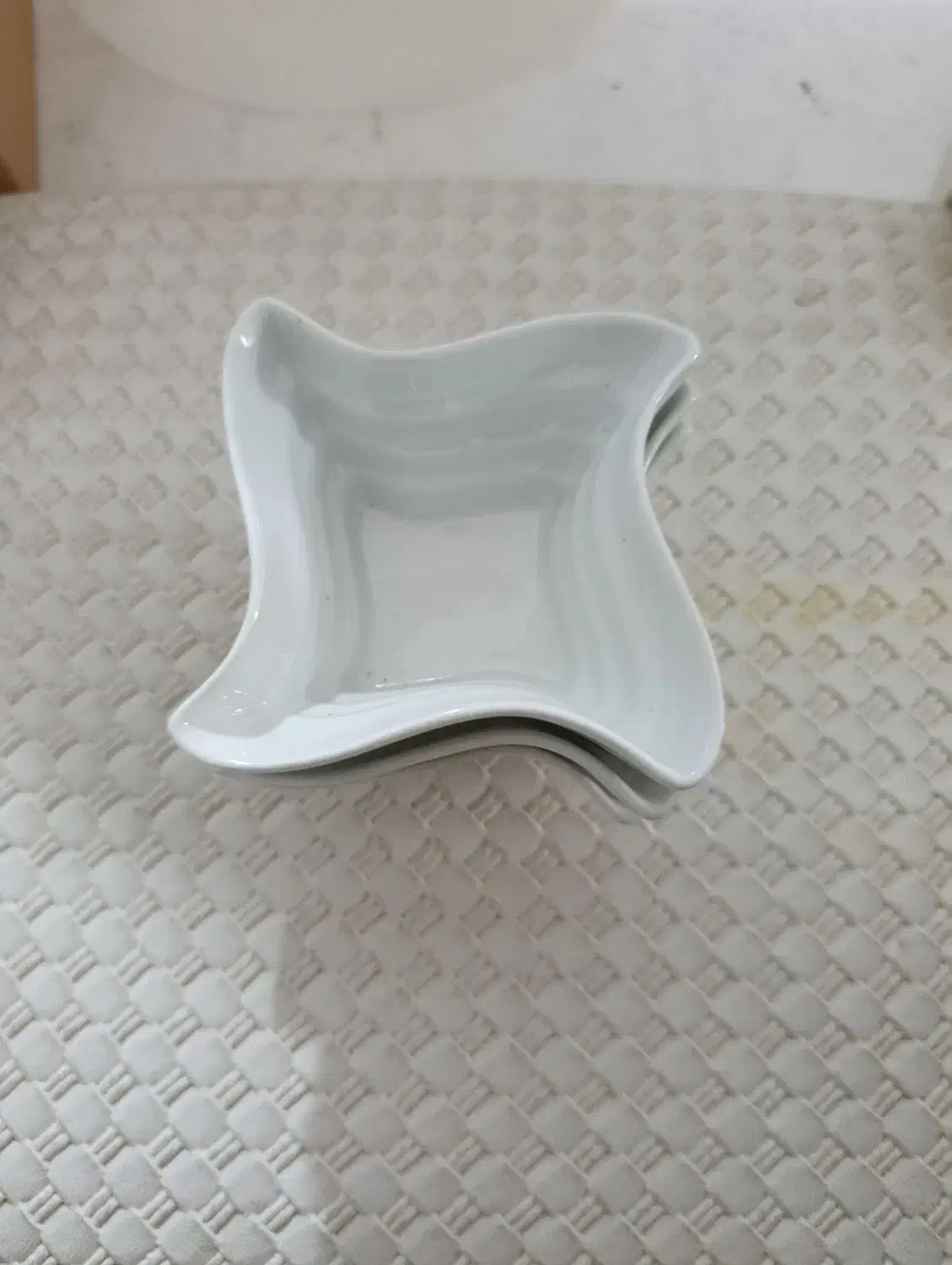 ۱۸ عدد کاسه سفید سرامیکی|ظروف سرو و پذیرایی|خرم‌آباد, |دیوار