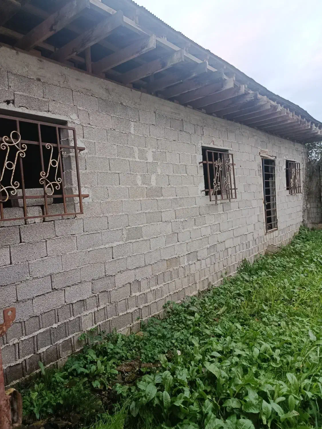 زمین. با ۸۰ متر بنا نیمه ساز در محله بیجار بنه رشت|فروش خانه و ویلا|رشت, حومه رشت|دیوار