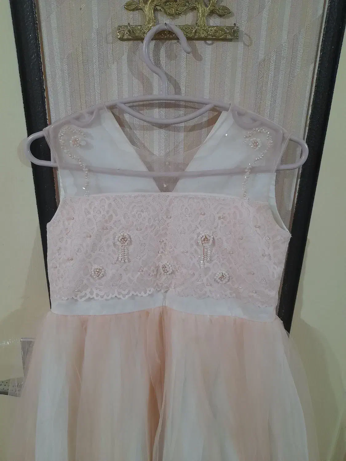 دون مجلسی|لباس|تبریز, |دیوار