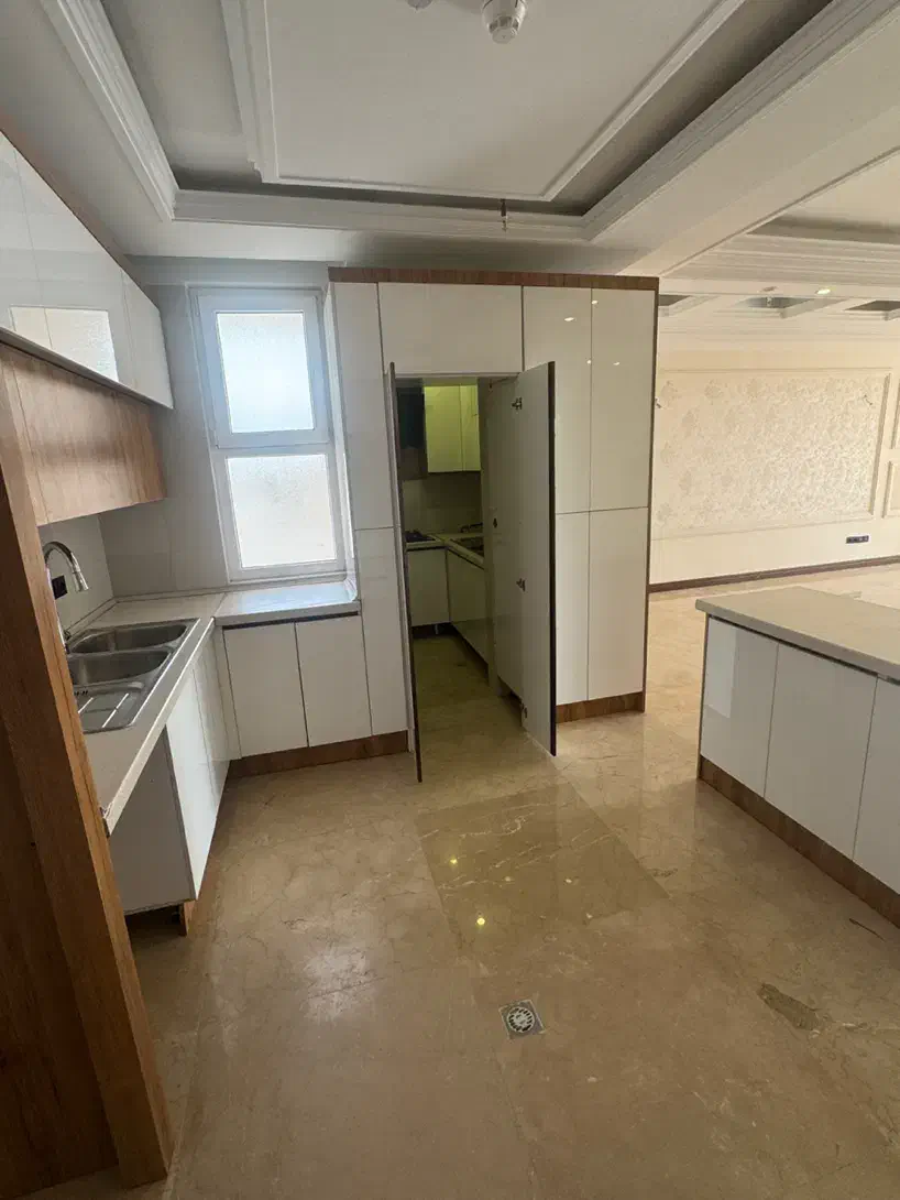 ۱۳۰متر /۲ساله / شهران/فول امکانات/مطبخ‌و‌لاندری