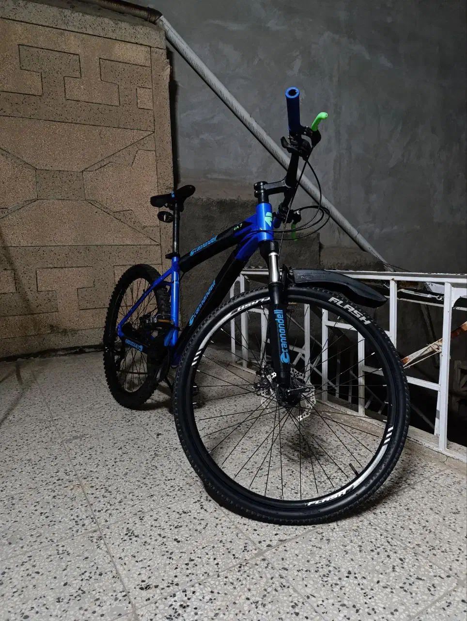 دوچرخه|دوچرخه، اسکیت، اسکوتر|تربتحیدریه, قائم|دیوار