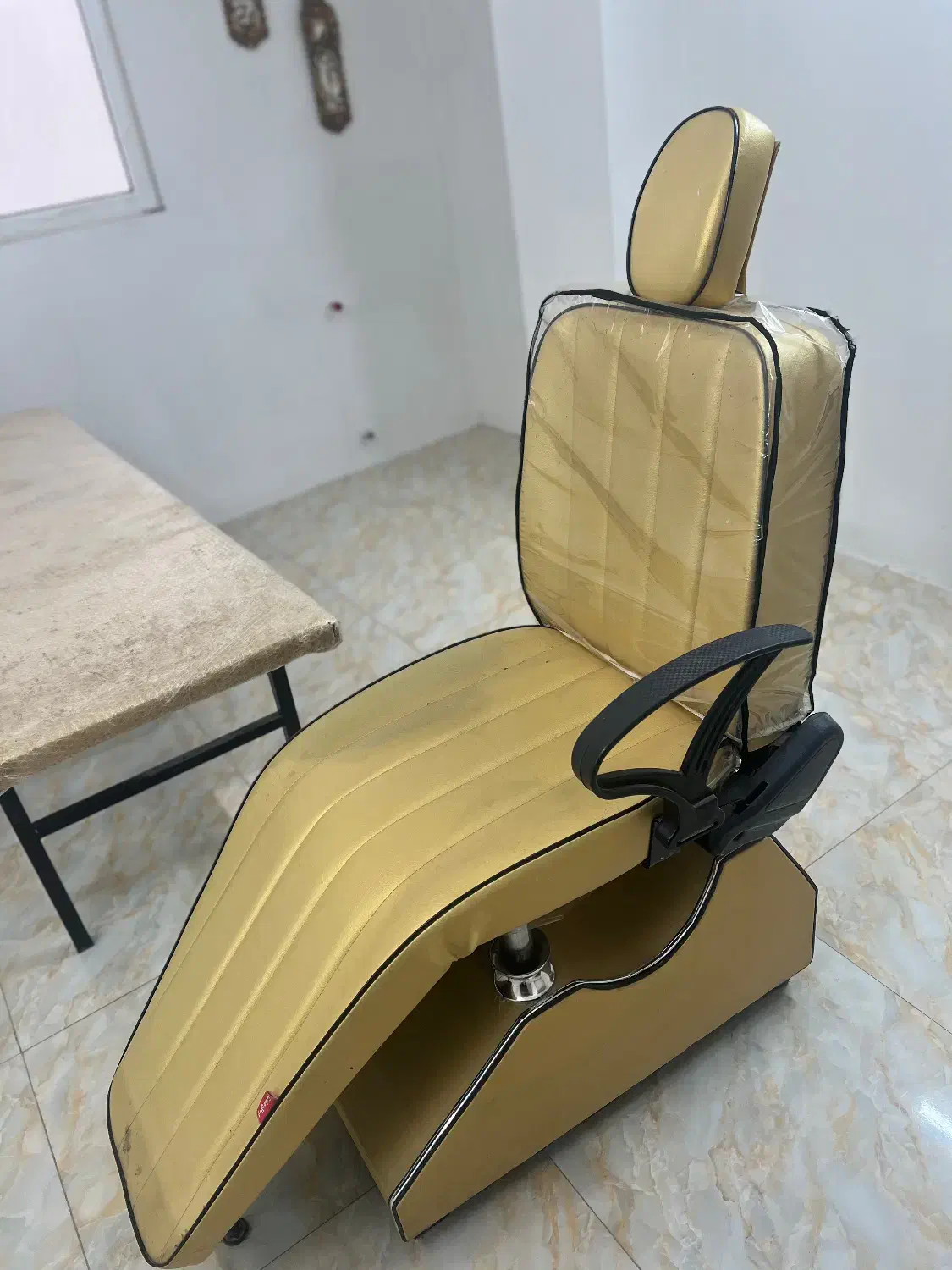 تخت وصندلی میکاپ ومیزناخن|آرایشگاه و سالنهای زیبایی|بجنورد, |دیوار