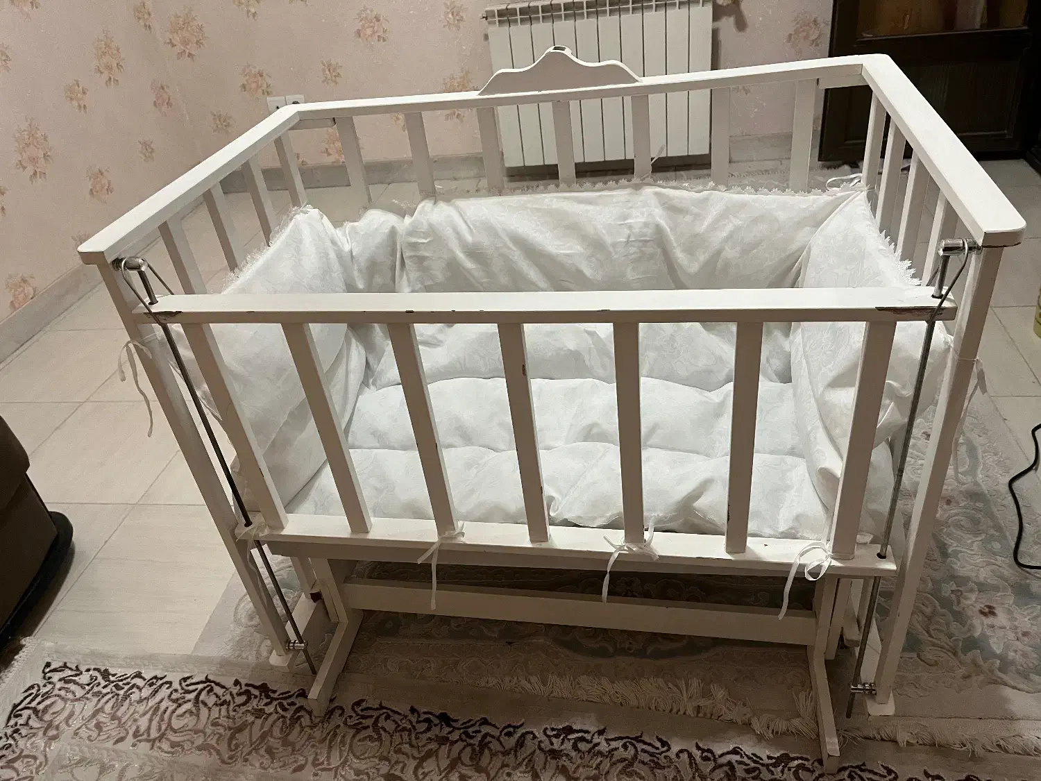تخت کنار مادر و گهواره شو|تخت و صندلی بچه|تبریز, |دیوار