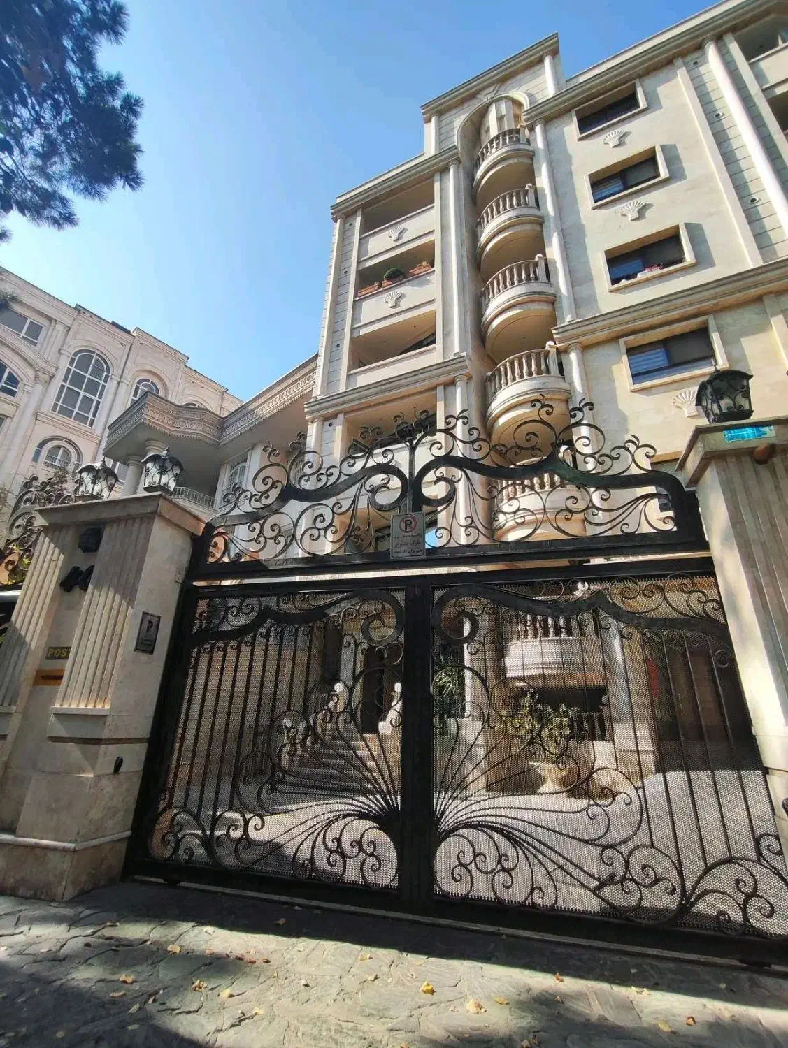 140متری 3خواب /بدون تکرار /محله دیپلمات نشین هدایت