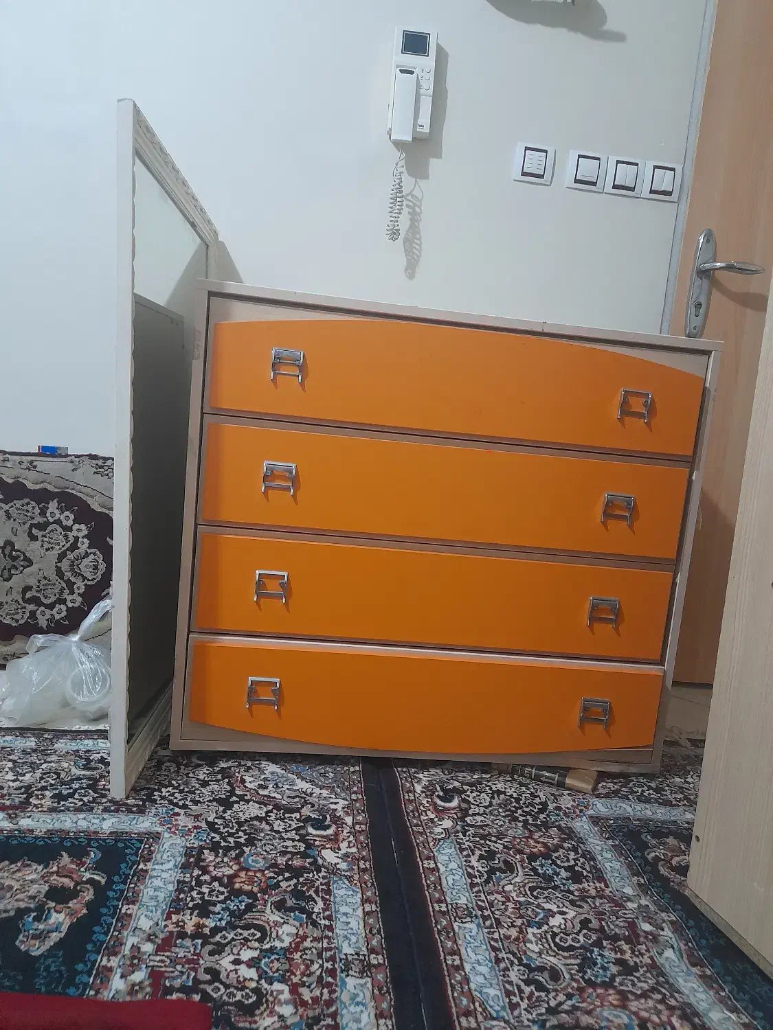 ست دراورو کمد و آینه .|جاکفشی، کمد، دراور|تهران, آهنگران (سراسیاب دولاب)|دیوار